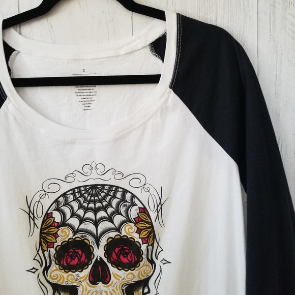 SOLD Torrid Sugar Skull Raglan Baseball Tee Size 2 - Picture 3 of 7